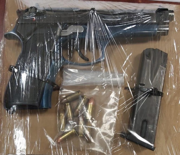 Polic&iacute;a Estatal asegura arma de fuego y veh&iacute;culo