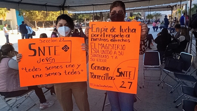 Paralizan maestros del SNTE 27 labores en todo el estado