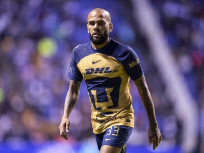 Pumas se disculpa con Dani Alves y aclara su lesi&oacute;n