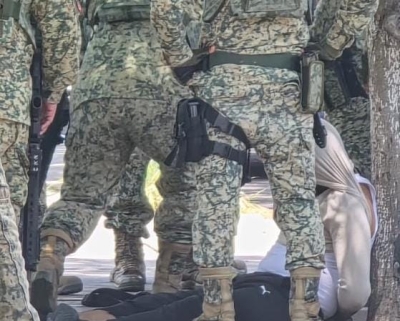 Elementos del Ej&eacute;rcito detienen a dos presuntos delincuentes en las inmediaciones de Palacio de Gobierno