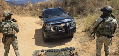 Grupo Interinstitucional confisca un auto robado, armas largas y municiones, en Badiraguato
