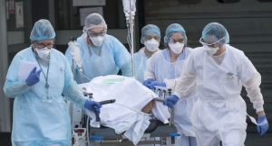 Terminar la cuarentena abruptamente puede causar un 'rebrote mortal', informa la OMS