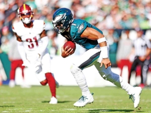 Las &Aacute;guilas se llevan la victoria 34-31; derrotan a Commanders y siguen invictos