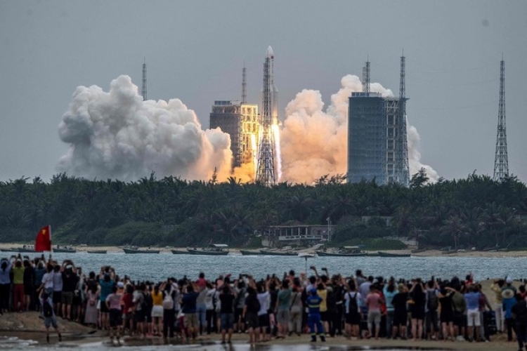 China lanza el primer m&oacute;dulo de su estaci&oacute;n espacial