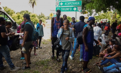 Gobierno busca que caravana de migrantes permanezca en albergues al sur del pa&iacute;s: AMLO