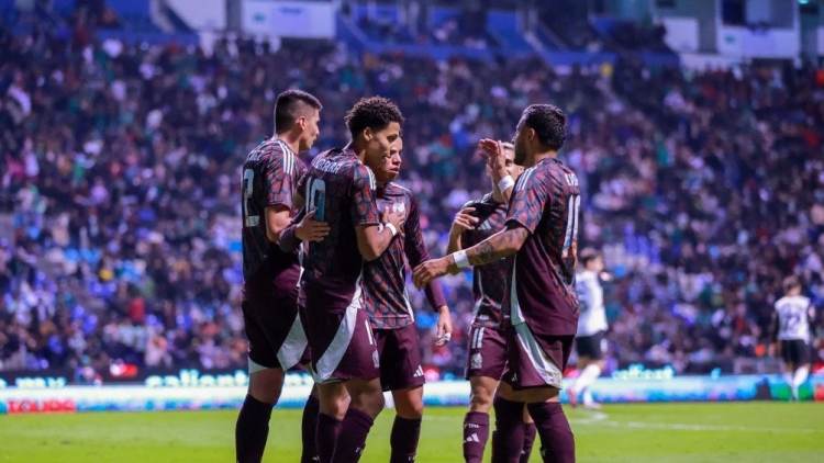 M&eacute;xico no puede sostener la victoria y termina con empate ante Valencia: 40 mil aficionados lo abuchean