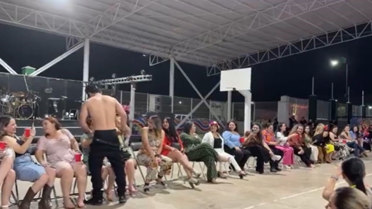 Colegio Liceo San Agust&iacute;n en Hermosillo festeja a Mam&aacute;s con 'Strippers'; Secretar&iacute;a de Educaci&oacute;n tomar&aacute; acciones jur&iacute;dicas