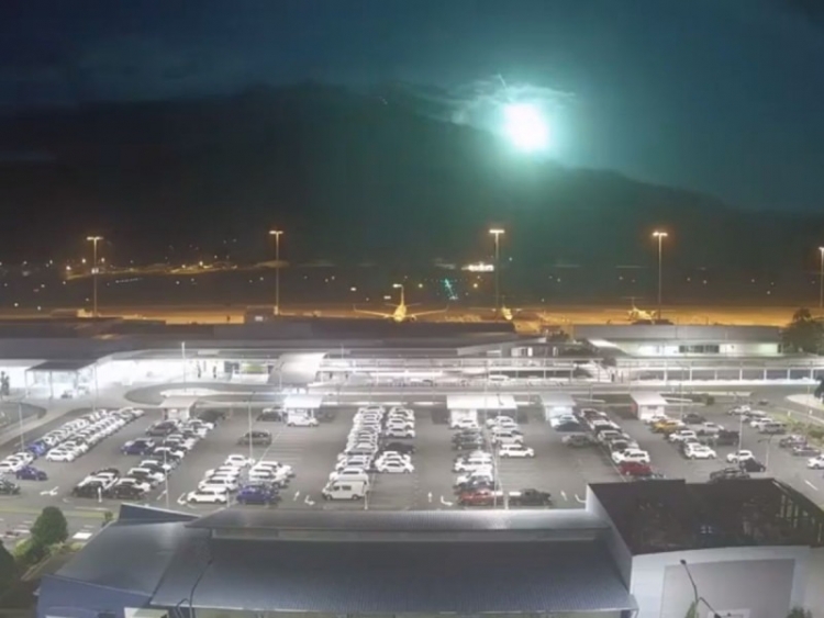 Meteorito cae e ilumina el cielo en Australia