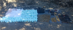 Grupo Interinstitucional confisca armas, cargadores, municiones, equipo t&aacute;ctico y presuntas drogas en Las Aguamitas, Navolato