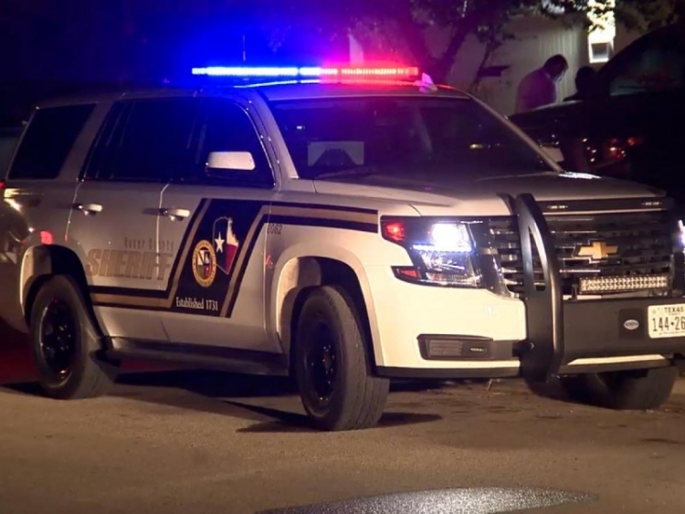 Vuelca cami&oacute;n con migrantes en Texas durante persecuci&oacute;n policial; hay 16 heridos