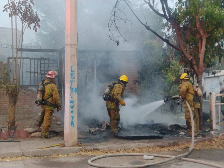 Incendio deja fuertes da&ntilde;os materiales en casa de la colonia Emiliano Zapata en Culiac&aacute;n