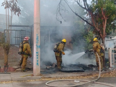 Incendio deja fuertes da&ntilde;os materiales en casa de la colonia Emiliano Zapata en Culiac&aacute;n