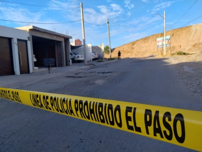 Polic&iacute;as municipales hallan a un hombre ejecutado a balazos y con los ojos vendados, en Villa Bonita, Culiac&aacute;n