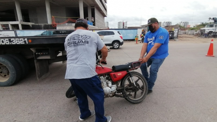 Tres menores se accidentan en motocicleta en Tres R&iacute;os