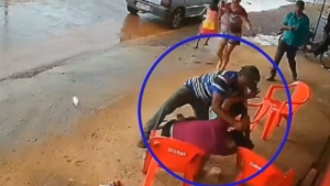 Hombre apu&ntilde;ala a su esposa frente a sus hijas tras una discusi&oacute;n