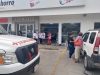 Mujer de la tercera edad se confunde y pisa el acelerador en vez del freno y se estampa en el interior de una farmacia, en Culiac&aacute;n