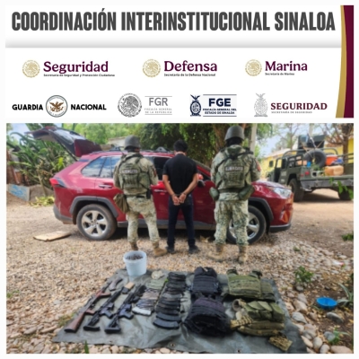 Grupo Interinstitucional asegura a un civil, un veh&iacute;culo, armas, cargadores y cartuchos en Culiac&aacute;n