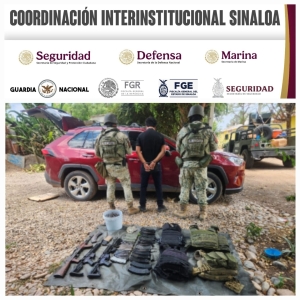 Grupo Interinstitucional asegura a un civil, un veh&iacute;culo, armas, cargadores y cartuchos en Culiac&aacute;n