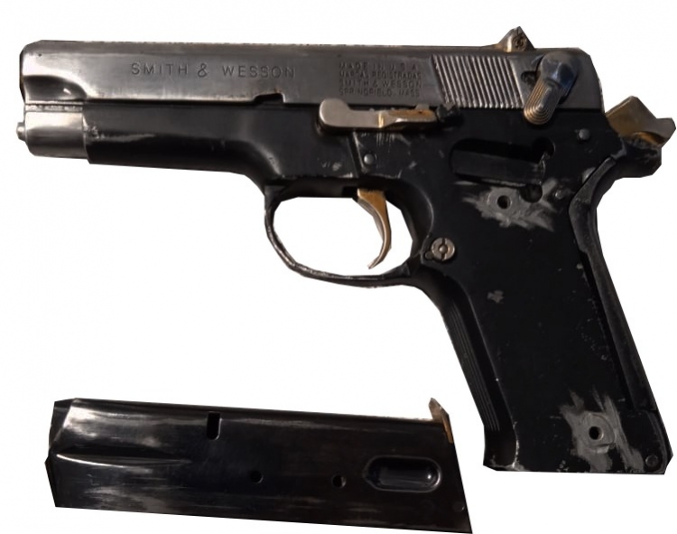 Aseguran a un adolescente paseanso con arma de fuego corta