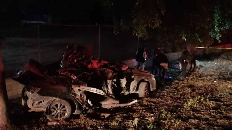 Muere conductor al estrellar el veh&iacute;culo contra un &aacute;rbol, en Bachimeto, Navolato