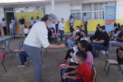 &Oacute;micron &ldquo;tambalea&rdquo; la fecha del regreso total a las clases presenciales