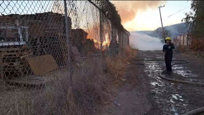 Evacuan a 300 personas por gigantesco incendio en Alturas del Sur, Culiac&aacute;n