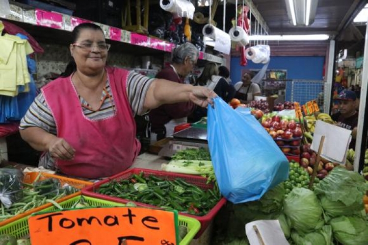 Extienden hasta el 14 de agosto el inicio de la prohibici&oacute;n de los pl&aacute;sticos