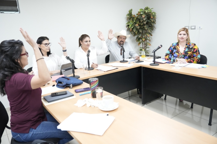 Dictaminan fast track reformas a Ley Org&aacute;nica del Congreso, acusa el PAS