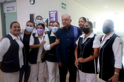 Llegan a M&eacute;xico los primeros 60 m&eacute;dicos cubanos