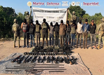 Tras repeler una agresi&oacute;n, autoridades federales detienen a 13 hombres armados y veh&iacute;culos en Sinaloa