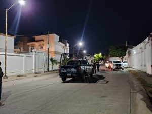 Lo bajan a la fuerza, le disparan y roban su camioneta, por Villa Universidad, Culiac&aacute;n; termina en el hospital