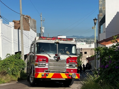 Gatilleros incendian casa abandonada que estaba vandalizada d&iacute;as atr&aacute;s, en Colinas de San Miguel, en Culiac&aacute;n