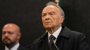 Alejandro Gertz Manero presenta carta de renuncia como titular de la FGR
