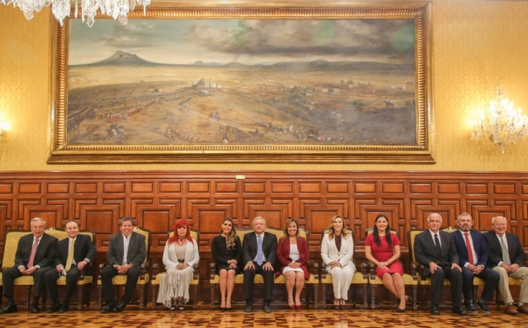 AMLO &lsquo;tira l&iacute;nea&rsquo; a g&oacute;bers de Morena en &lsquo;comilona&rsquo;: hay que defender principios de la 4T