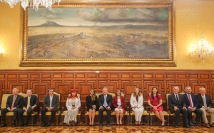 AMLO &lsquo;tira l&iacute;nea&rsquo; a g&oacute;bers de Morena en &lsquo;comilona&rsquo;: hay que defender principios de la 4T