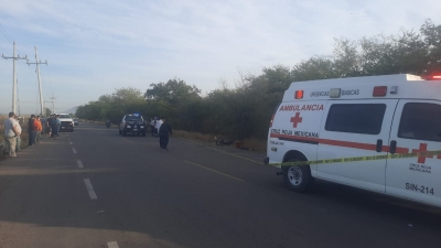 Motociclista muere embestido por camioneta sobre la carretera El Ranchito-Costa Rica, en Culiac&aacute;n