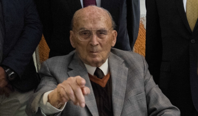 Sin funeral de Estado despiden al ex presidente Luis Echeverr&iacute;a