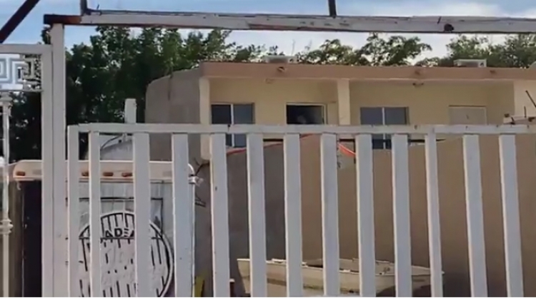 A pu&ntilde;aladas matan a un joven en un departamento de Los Mochis