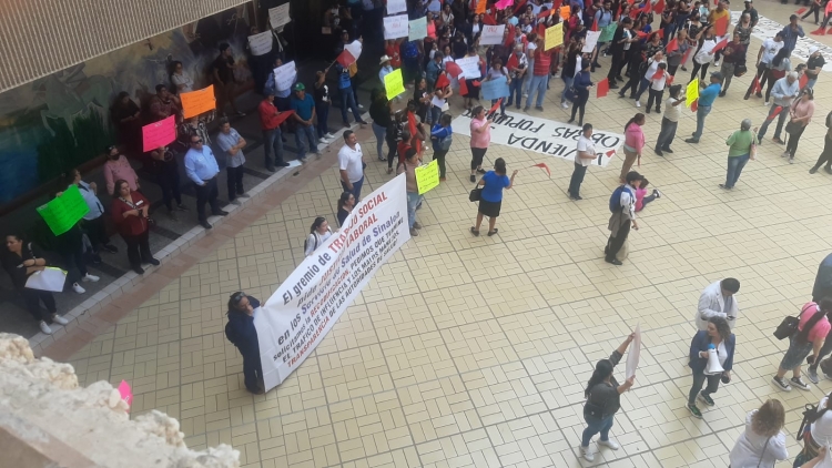 Se le juntan las manifestaciones ciudadanas a Rocha