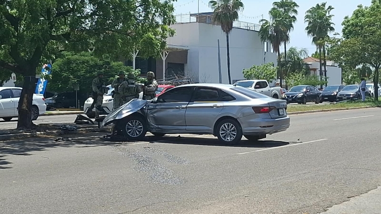 Militares detienen a un hombre tras persecuci&oacute;n en la Colonia Infonavit Solidaridad, en Culiac&aacute;n