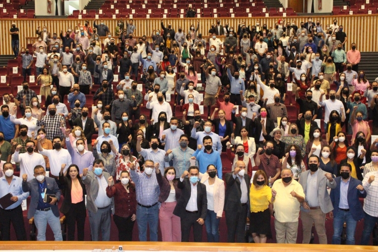 La UAS otorga estabilidad laboral a 215 egresados del Programa Doctores J&oacute;venes