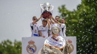 El Real Madrid recibe el trofeo de campe&oacute;n de LaLiga y celebra en Cibeles