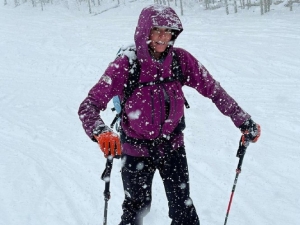 Hallan cuerpo de Hilaree Nelson, alpinista desaparecida en Himalaya