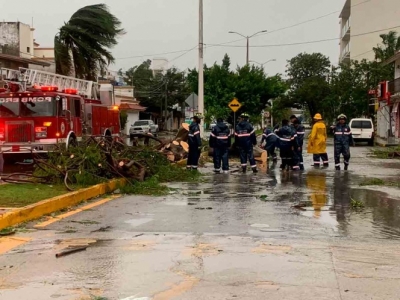 Mas de 10 mil militares y civiles ayudan a afectados por huracan 'Delta'