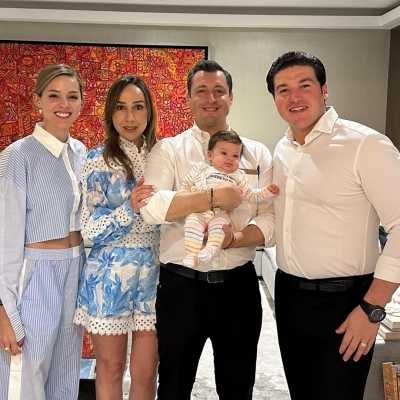 &iexcl;No es Elon Musk! Samuel Garc&iacute;a ya tiene compadre por bautizo de Mariel