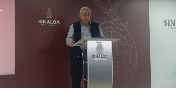 El gobernador deja en claro su respaldo al subsecretario de Educaci&oacute;n, Horacio Lora.