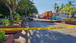 Comandante de la Polic&iacute;a Municipal resulta herido tras ataque armado y volcadura en Culiac&aacute;n
