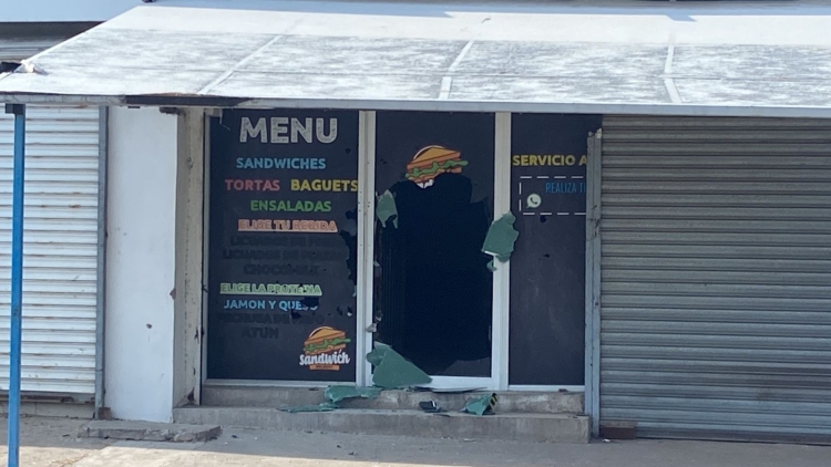 Gatilleros balean local en el Malec&oacute;n Nuevo en el sector de La Lima en Culiac&aacute;n