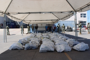 Asegura la Marina 1.8 tons de clorhidrato de coca&iacute;na frente a las Barras de Piaxtla, San Ignacio
