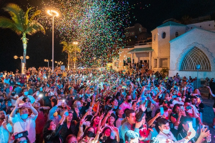 Con pandemia m&aacute;s de 20 mil asistentes a la celebraci&oacute;n de a&ntilde;o nuevo en Mazatl&aacute;n